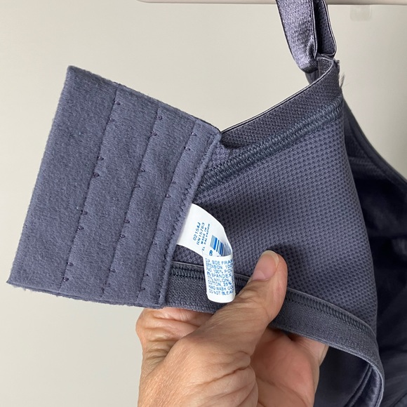 Bra Playtex 18hr. 40DDD Color is “Private Jet” Gray 4 hooks Preloved Excellent - Picture 6 of 9